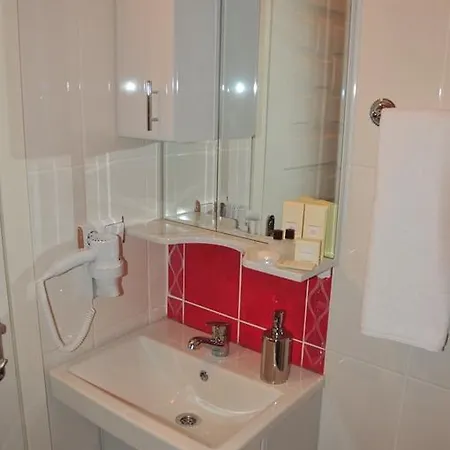 מלון Taksim Comfort 3*